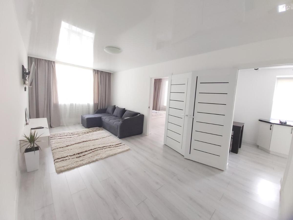 2-Х Комнатная Квартира Taraz Bagian luar foto